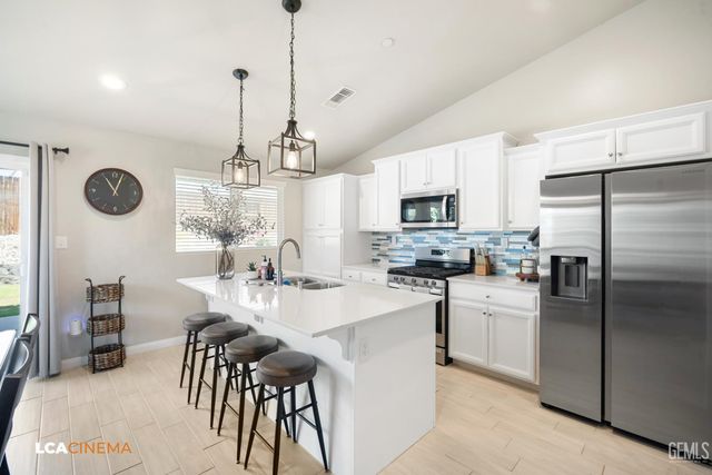 9124 Midnight Creek Way, Bakersfield, CA 93311