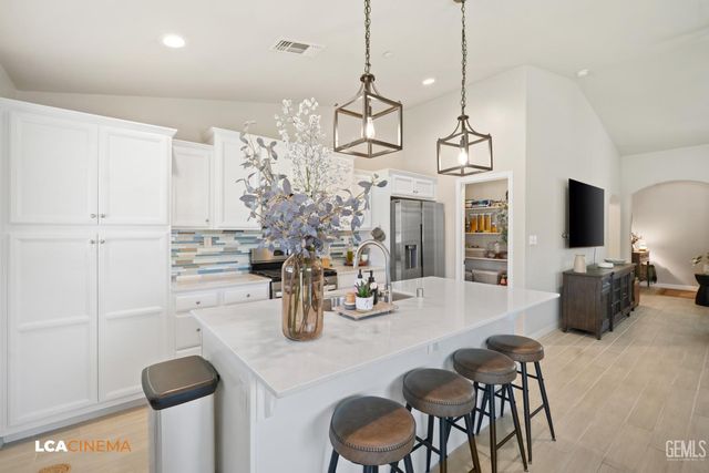 9124 Midnight Creek Way, Bakersfield, CA 93311
