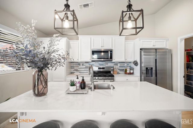 9124 Midnight Creek Way, Bakersfield, CA 93311