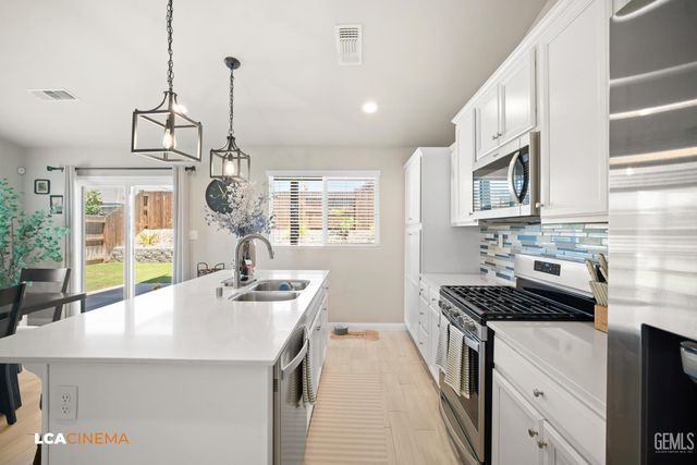 9124 Midnight Creek Way, Bakersfield, CA 93311