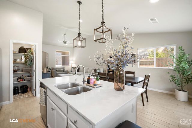 9124 Midnight Creek Way, Bakersfield, CA 93311
