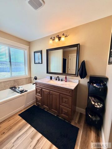 7647 S Packbridge Lane, Idaho Falls, ID 83406