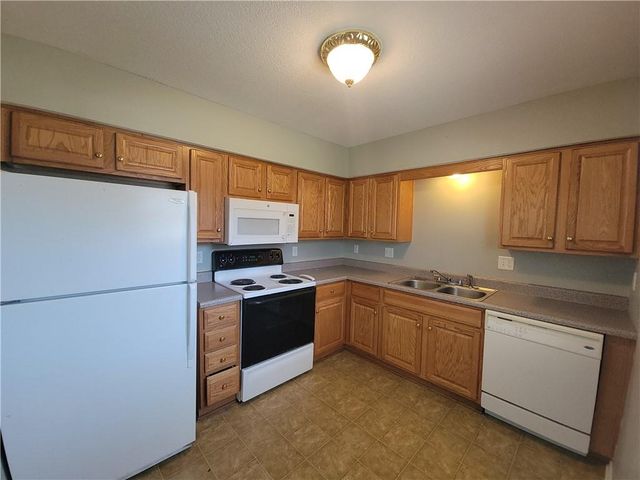 904 SE 3rd Terrace, Lee's Summit, MO 64063