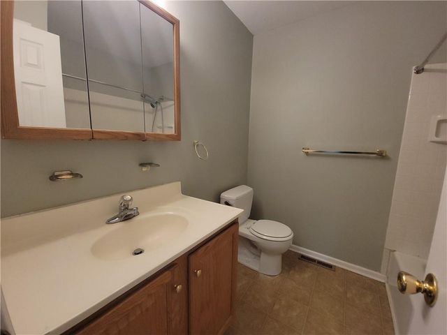 904 SE 3rd Terrace, Lee's Summit, MO 64063