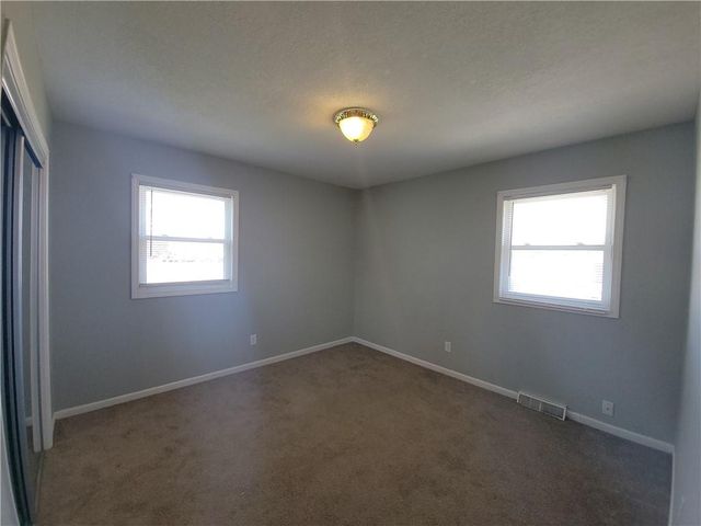 904 SE 3rd Terrace, Lee's Summit, MO 64063