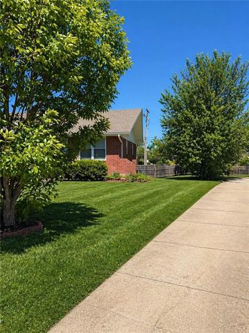 904 SE 3rd Terrace, Lee's Summit, MO 64063
