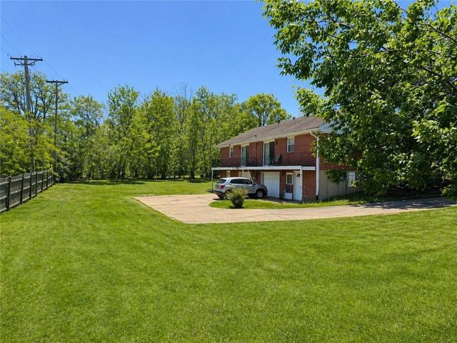 904 SE 3rd Terrace, Lee's Summit, MO 64063