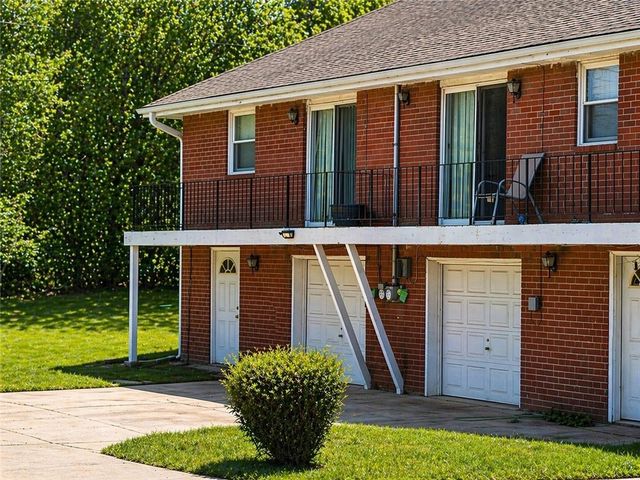 904 SE 3rd Terrace, Lee's Summit, MO 64063