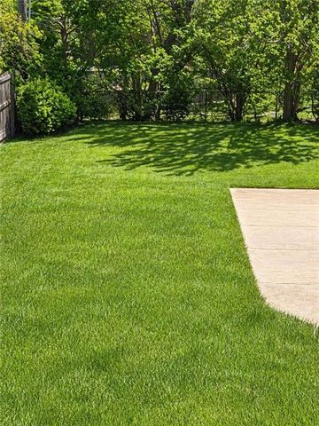 904 SE 3rd Terrace, Lee's Summit, MO 64063