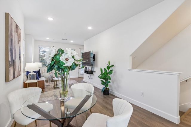 601 Cinnamon Circle, Mountain View, CA 94043