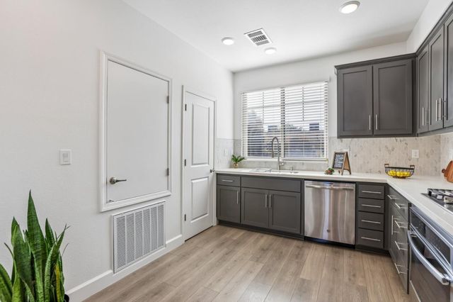 601 Cinnamon Circle, Mountain View, CA 94043