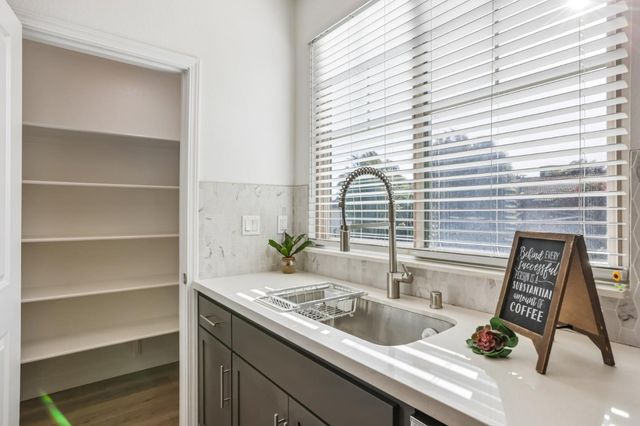 601 Cinnamon Circle, Mountain View, CA 94043