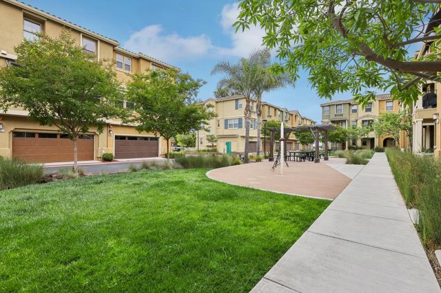 601 Cinnamon Circle, Mountain View, CA 94043