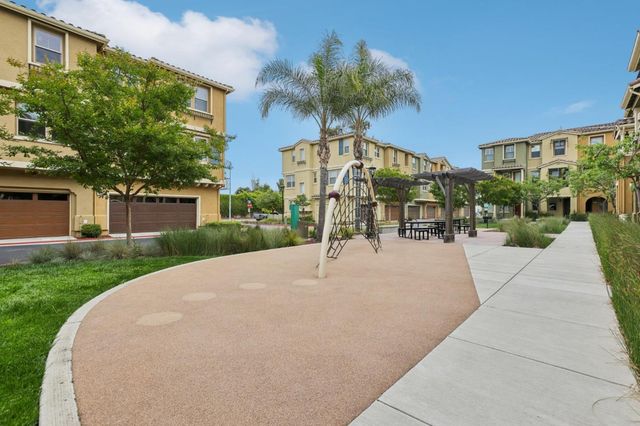 601 Cinnamon Circle, Mountain View, CA 94043