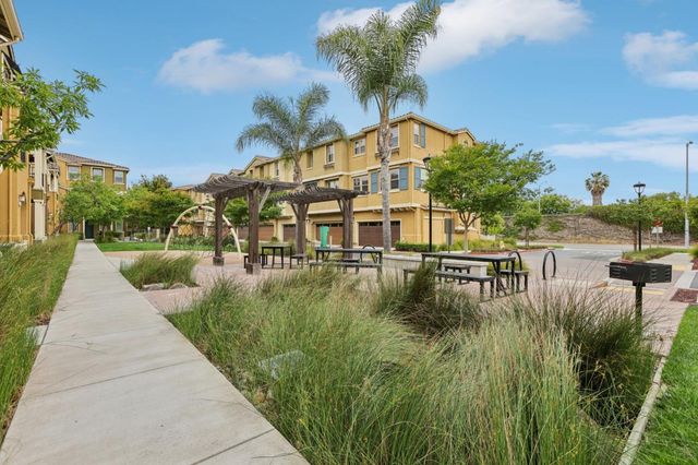 601 Cinnamon Circle, Mountain View, CA 94043