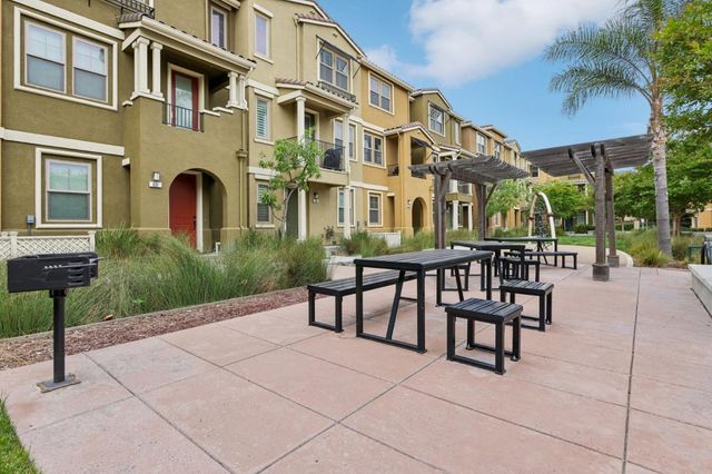 601 Cinnamon Circle, Mountain View, CA 94043