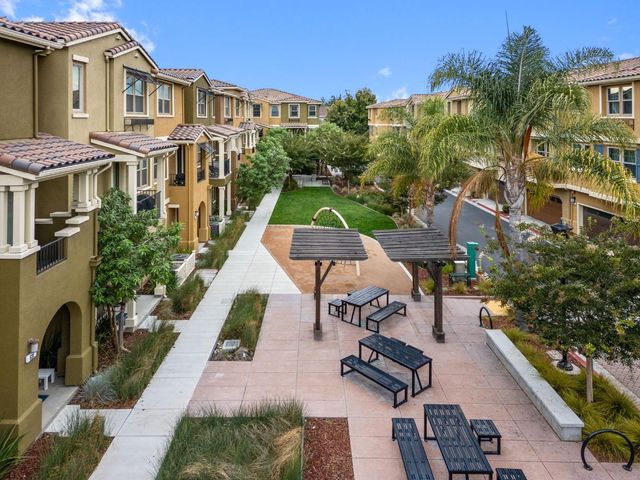 601 Cinnamon Circle, Mountain View, CA 94043