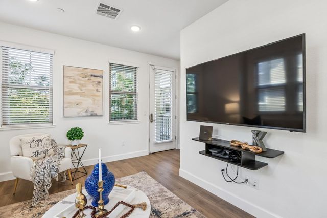 601 Cinnamon Circle, Mountain View, CA 94043