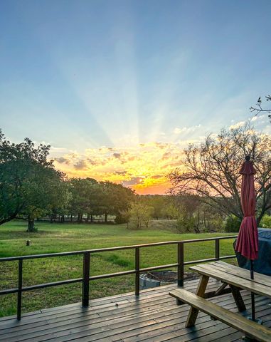 1300 Shannon Drive, Cleburne, TX 76031