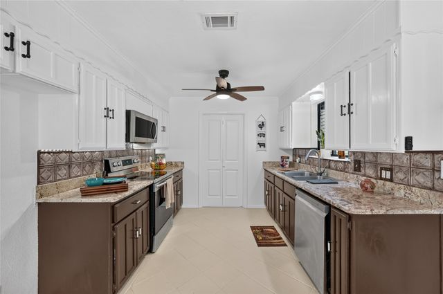 1300 Shannon Drive, Cleburne, TX 76031