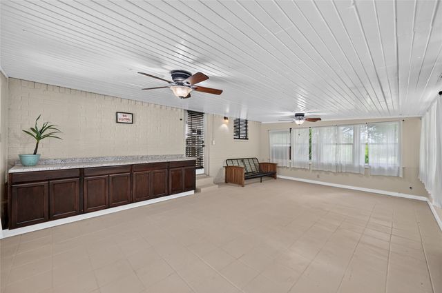 1300 Shannon Drive, Cleburne, TX 76031