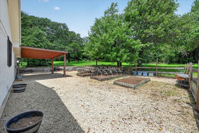 1300 Shannon Drive, Cleburne, TX 76031