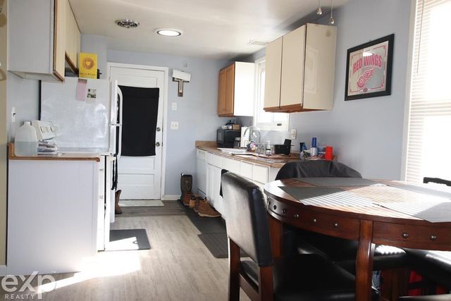 19200 Illinois Street, Roseville, MI 48066