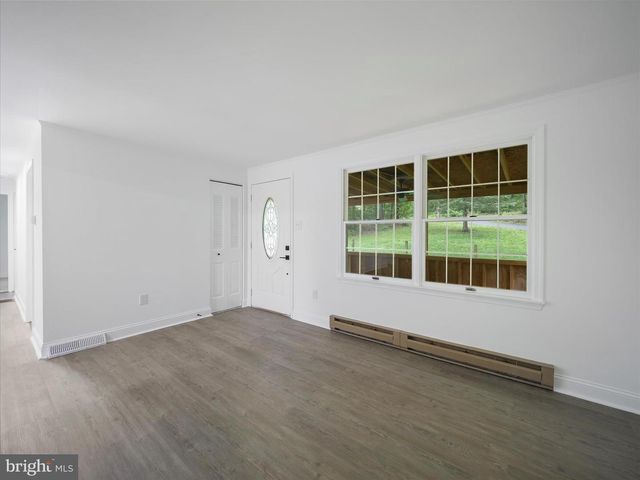 1181 APPLE ORCHARD CIR, Berkeley Springs, WV 25411