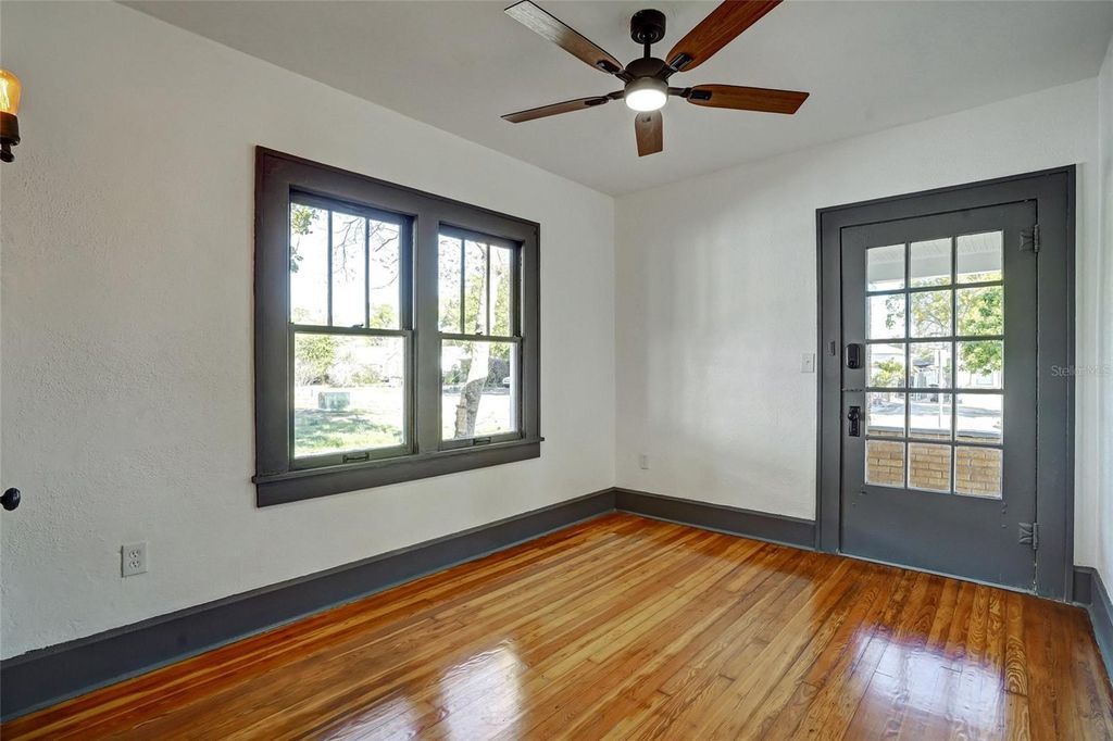 Image 15 of property listing at 3100 11TH AVENUE N, St Petersburg, FL 33713