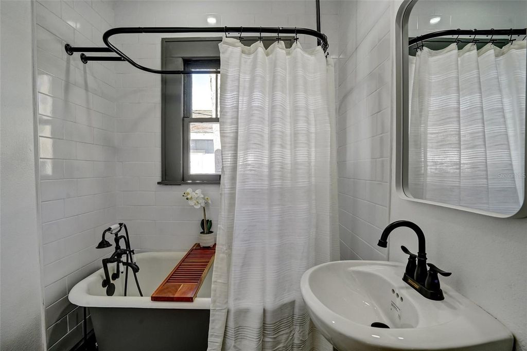 Image 17 of property listing at 3100 11TH AVENUE N, St Petersburg, FL 33713