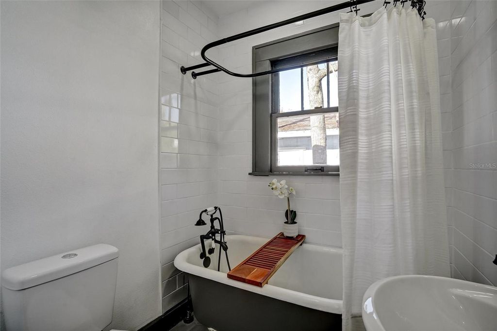 Image 19 of property listing at 3100 11TH AVENUE N, St Petersburg, FL 33713