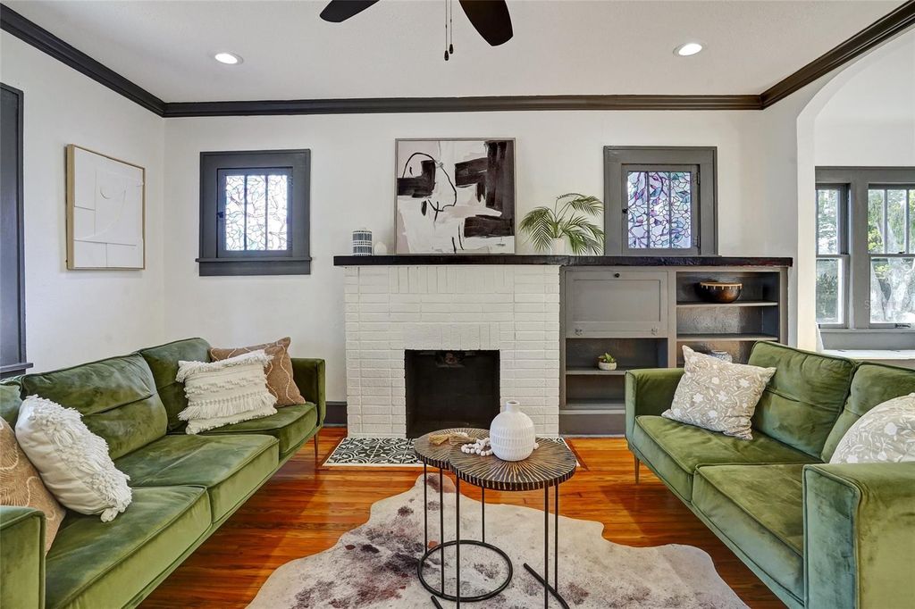 Image 3 of property listing at 3100 11TH AVENUE N, St Petersburg, FL 33713