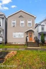 592 5th Avenue, Troy, NY 12182