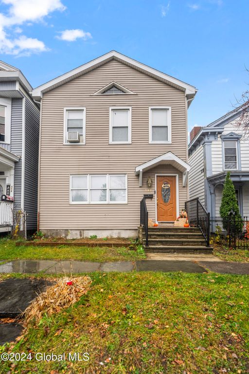 592 5th Avenue, Troy, NY 12182