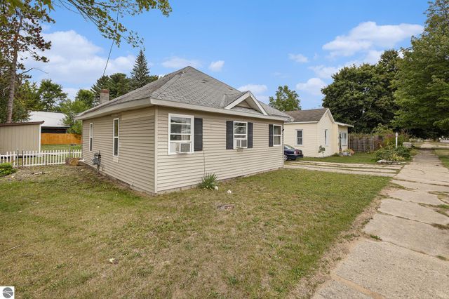 414 Wright Street, Cadillac, MI 49601