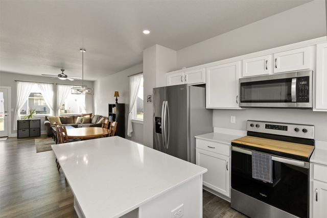 616 NE Pearl Drive, Ankeny, IA 50021