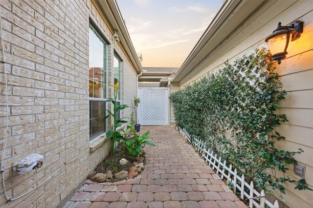 2838 Misty Heath Lane, Houston, TX 77082