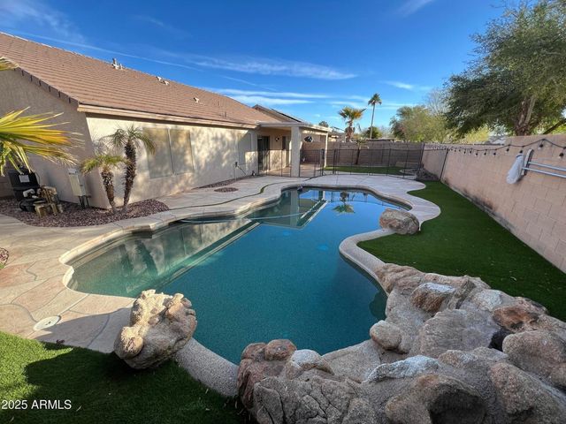 13709 W Cottonwood Street, Surprise, AZ 85374