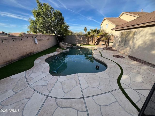 13709 W Cottonwood Street, Surprise, AZ 85374
