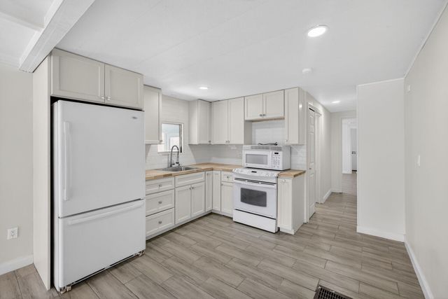 8420 SE Eagle Avenue, Hobe Sound, FL 33455