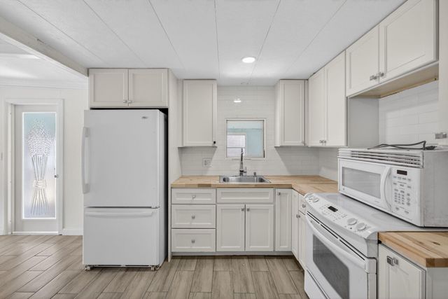 8420 SE Eagle Avenue, Hobe Sound, FL 33455