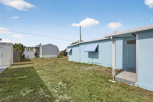 8420 SE Eagle Avenue, Hobe Sound, FL 33455