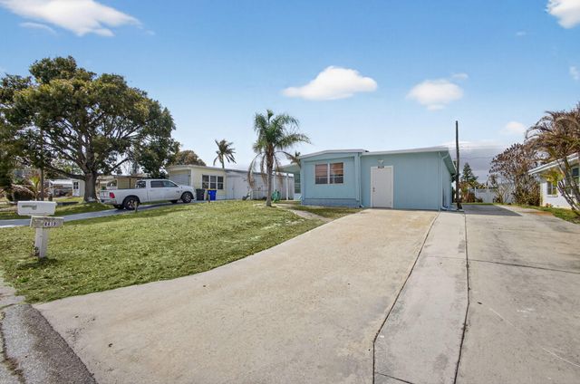 8420 SE Eagle Avenue, Hobe Sound, FL 33455