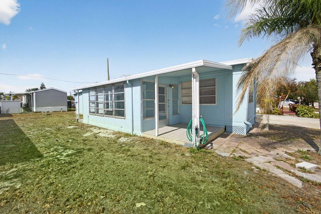 8420 SE Eagle Avenue, Hobe Sound, FL 33455
