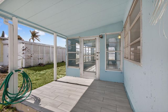 8420 SE Eagle Avenue, Hobe Sound, FL 33455