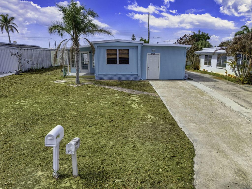 8420 SE Eagle Avenue, Hobe Sound, FL 33455