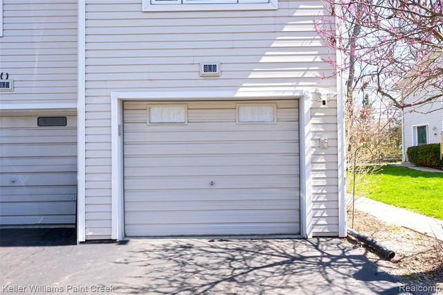 809 Corners Court 23, Lake Orion, MI 48362