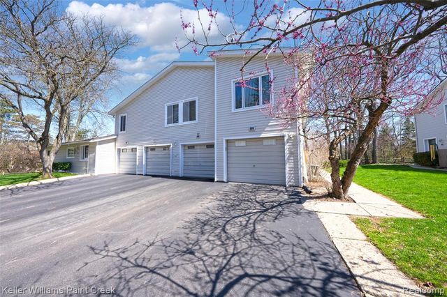 809 Corners Court 23, Lake Orion, MI 48362