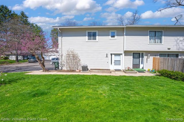 809 Corners Court 23, Lake Orion, MI 48362