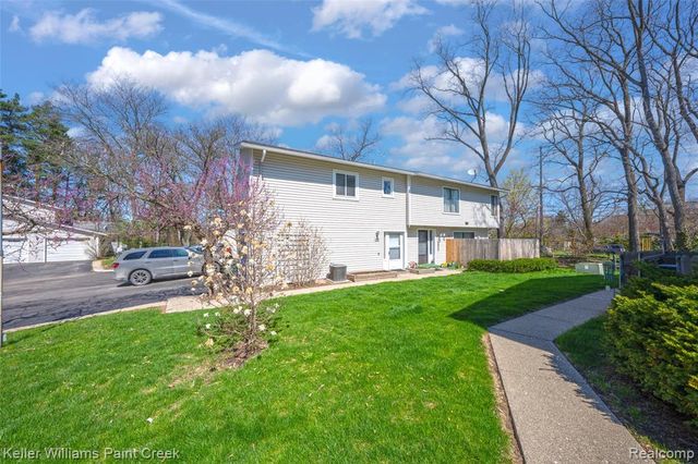 809 Corners Court 23, Lake Orion, MI 48362